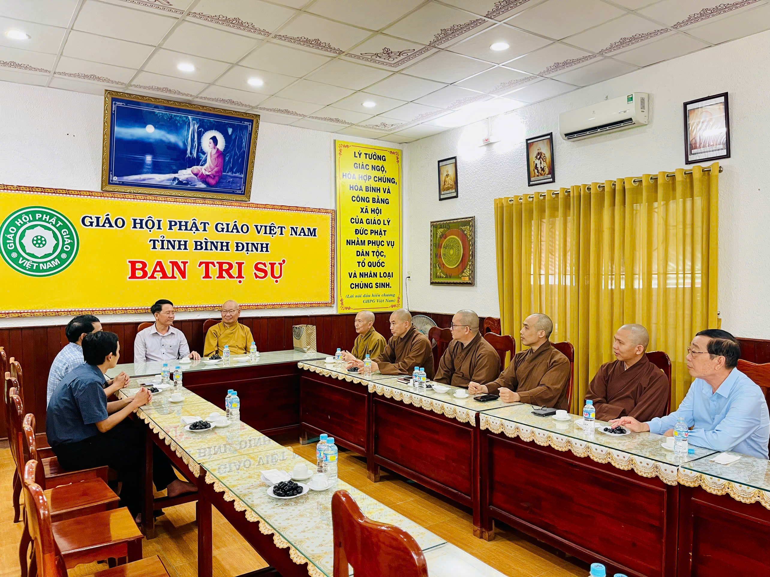 Lãnh đạo Sở Dân tộc và Tôn giáo tỉnh thăm Ban Trị sự Phật giáo tỉnh Bình Định